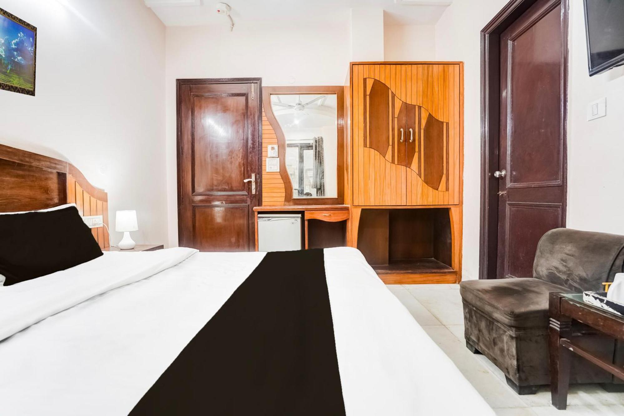 Fabhotel De Gold New Delhi Exterior photo