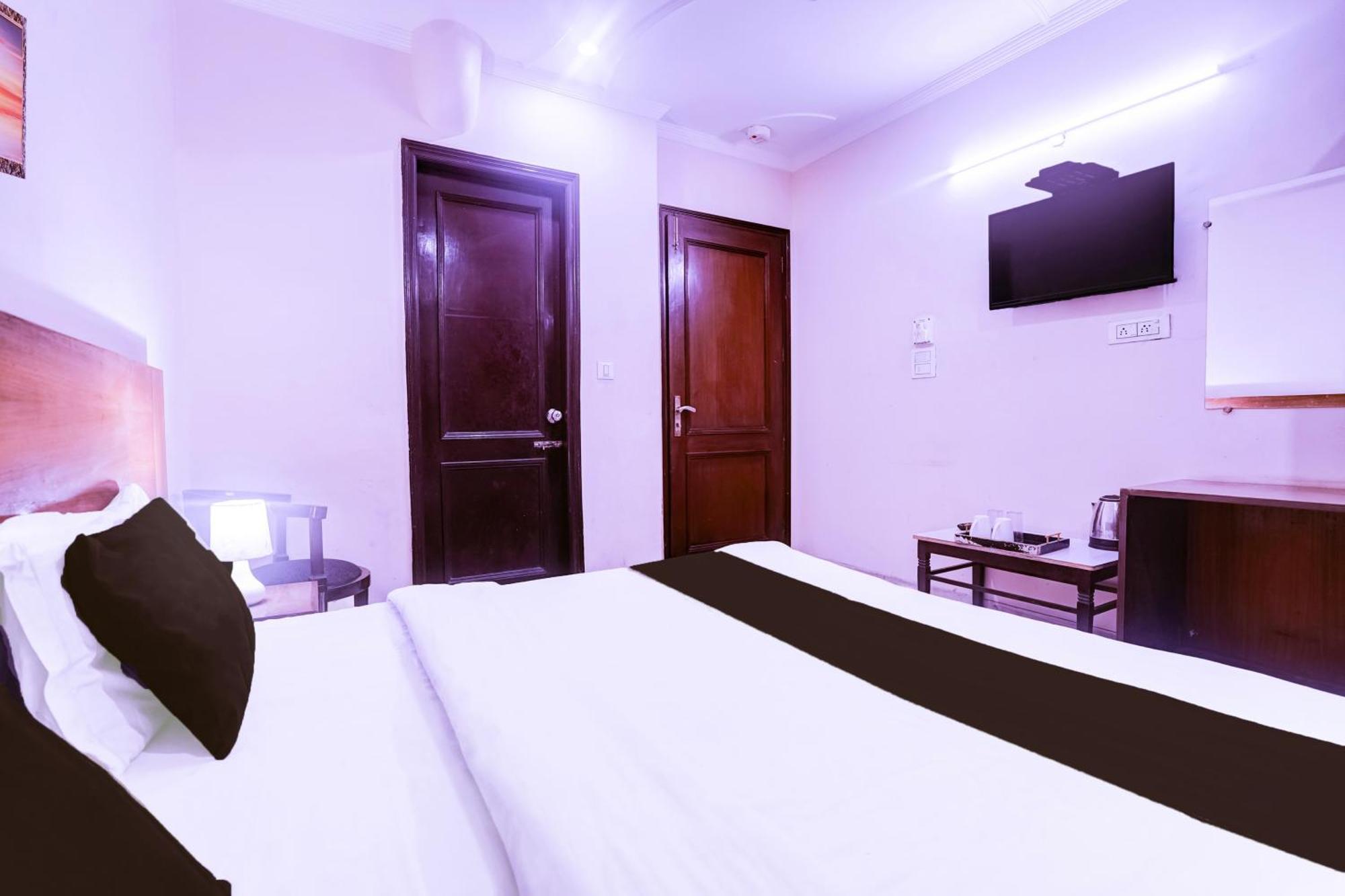 Fabhotel De Gold New Delhi Exterior photo